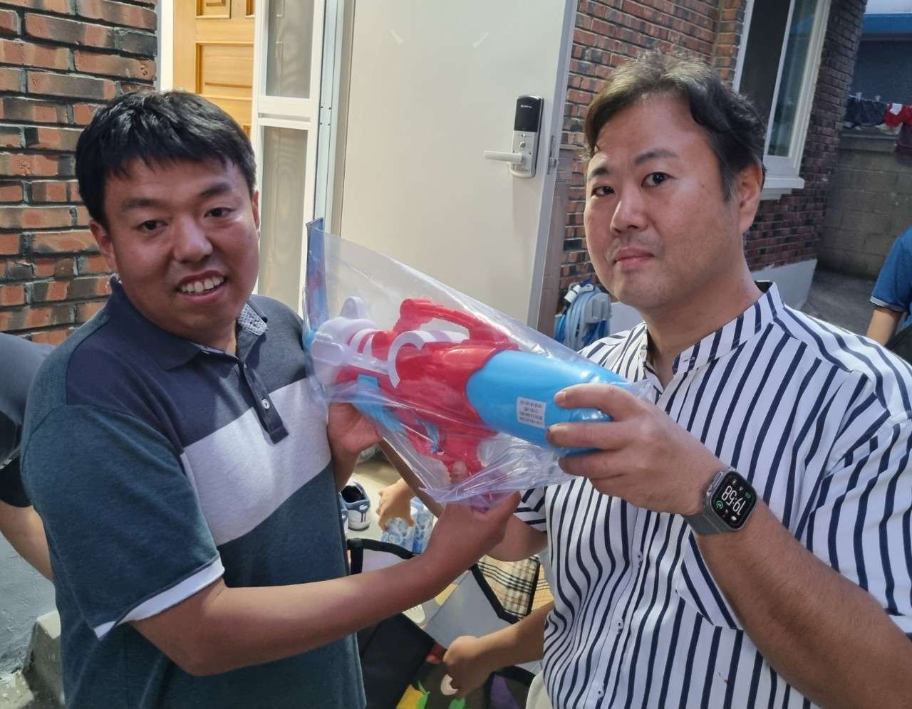 사본 -b_cd6Ud018svc18gcvbi8hnbbf_wr1c4b.jpg